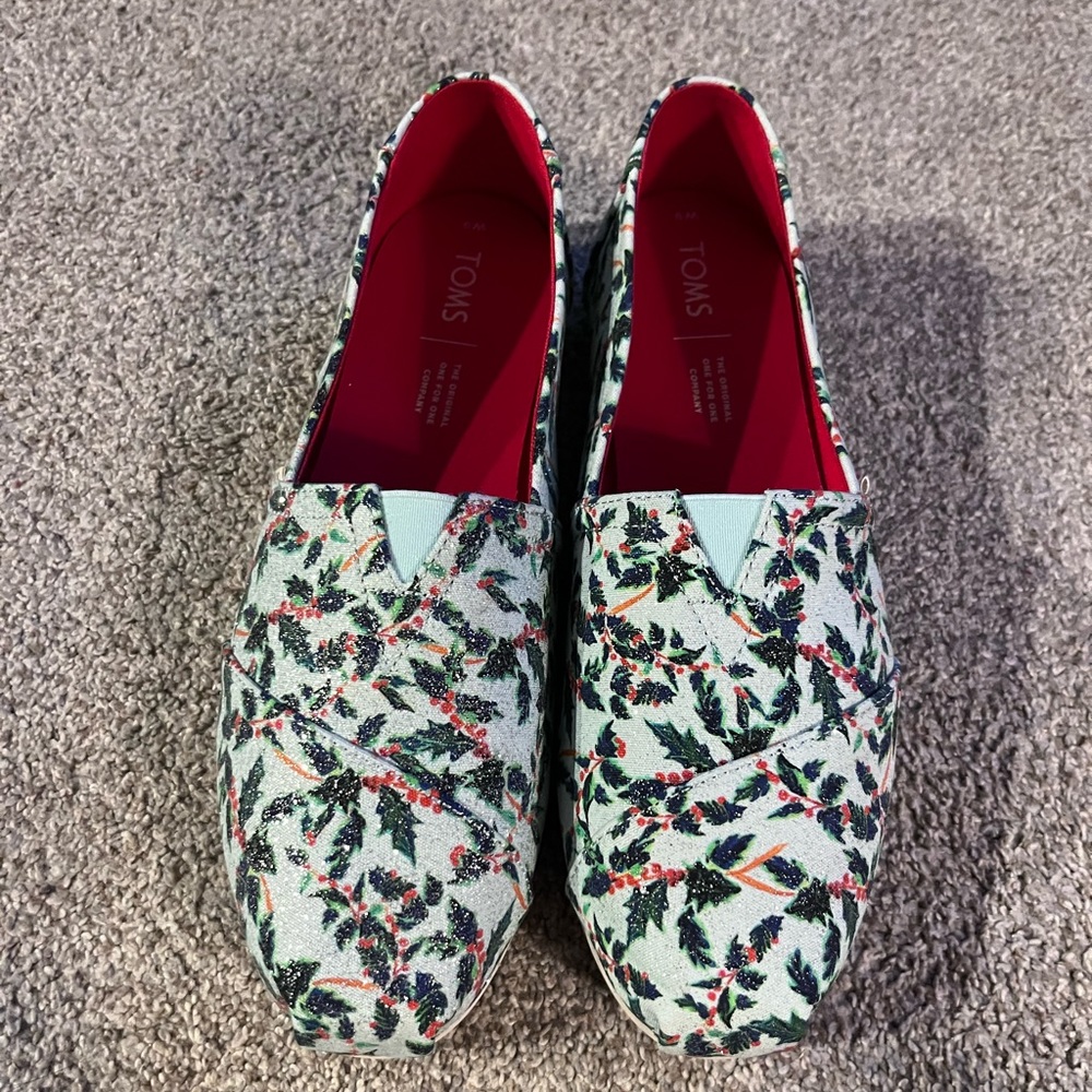 Toms holiday shoes size nine